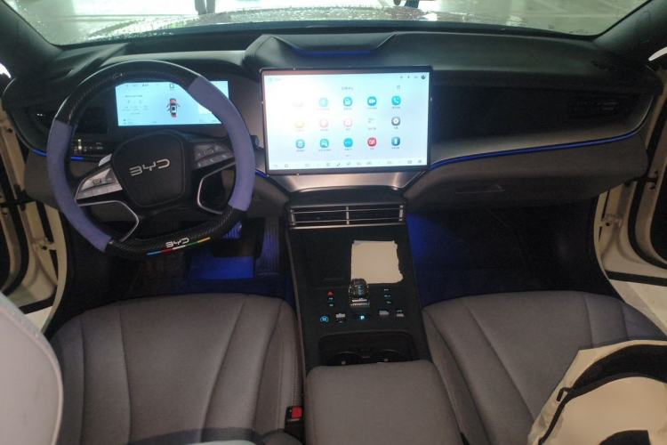 Used BYD Seal 07 DM-i 2025 Intelligent Driving Version DM-i 1.5L 125 km Prestige Edition Center Console