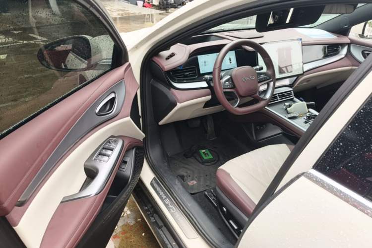 Used BYD Seal 07 DM-i 2025 Intelligent Driving Version DM-i 1.5T 125 km Range Flagship Edition Driver Seat