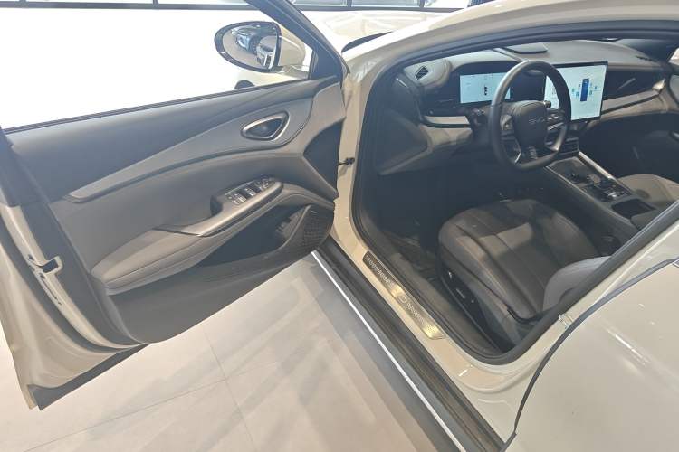 Used BYD Seal 07 DM-i 2025 Intelligent Driving Version DM-i 1.5L 125 km Prestige Edition Driver Seat