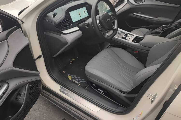Used BYD Seal 07 DM-i 2025 Intelligent Driving Version DM-i 1.5T 125 km Range Flagship Edition Driver Seat