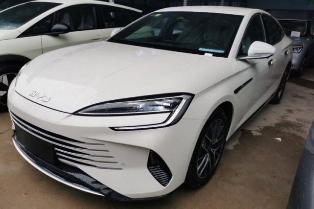 BYD Seal 07 DM-i 2025 DM-i 1.5L 125km Elite Model usata