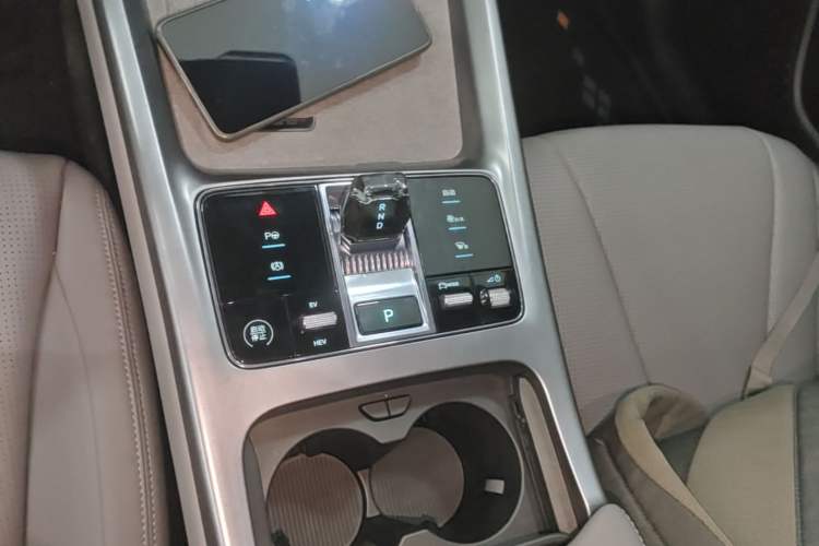 Used BYD Seal 07 DM-i 2025 Intelligent Driving Version DM-i 1.5L 125 km Prestige Edition Gear Lever