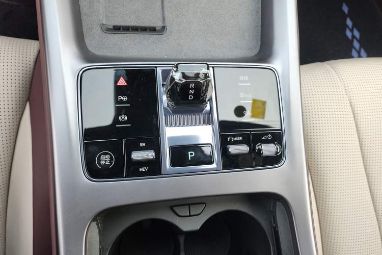 Used BYD Seal 07 DM-i 2025 Intelligent Driving Version DM-i 1.5L 125 km Prestige Edition Gear Lever