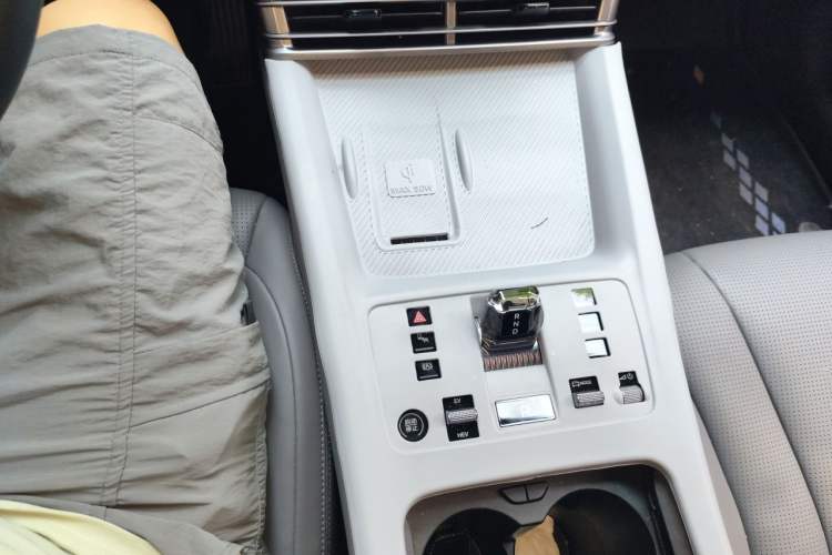 Used BYD Seal 07 DM-i 2025 Intelligent Driving Version DM-i 1.5L 125 km Prestige Edition Gear Lever
