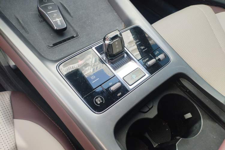 Used BYD Seal 07 DM-i 2025 DM-i 1.5L 125km Luxury Model Gear Lever