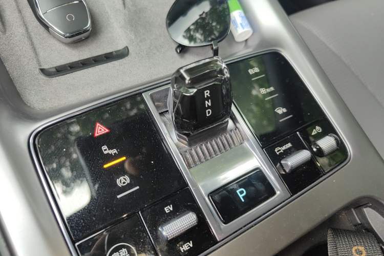Used BYD Seal 07 DM-i 2025 DM-i 1.5L 125km Luxury Model Gear Lever