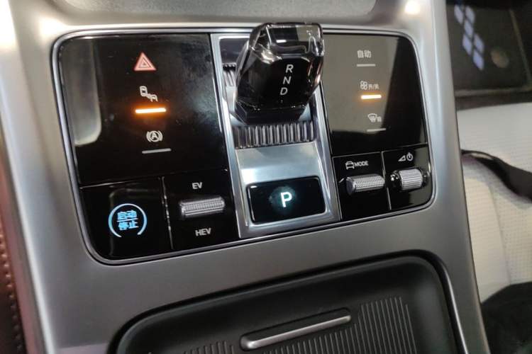 Used BYD Seal 07 DM-i 2025 DM-i 1.5L 125km Luxury Model Gear Lever