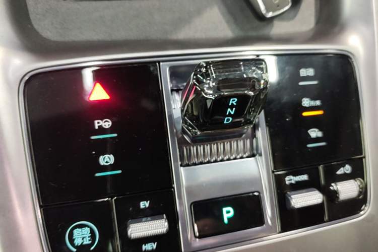 Used BYD Seal 07 DM-i 2025 Intelligent Driving Version DM-i 1.5L 125 km Prestige Edition Gear Lever
