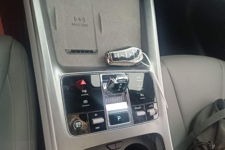 Used BYD Seal 07 DM-i 2025 Intelligent Driving Version DM-i 1.5L 125 km Luxury Edition Gear Lever