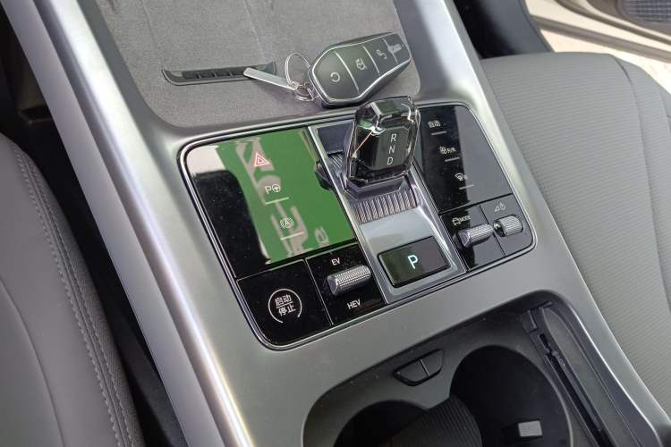 Used BYD Seal 07 DM-i 2025 Intelligent Driving Version DM-i 1.5L 125 km Prestige Edition Gear Lever