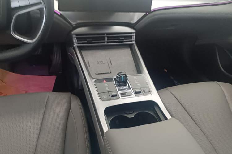 Used BYD Seal 07 DM-i 2025 Intelligent Driving Version DM-i 1.5L 125 km Luxury Edition Gear Lever