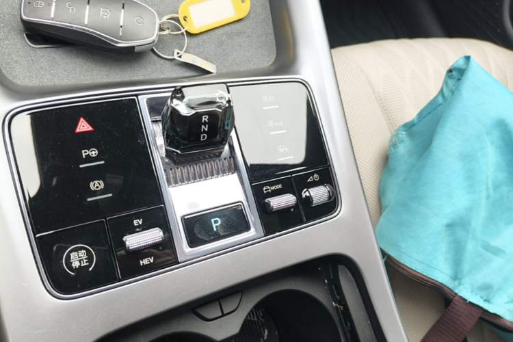 Used BYD Seal 07 DM-i 2025 Intelligent Driving Version DM-i 1.5T 125 km Range Flagship Edition Gear Lever