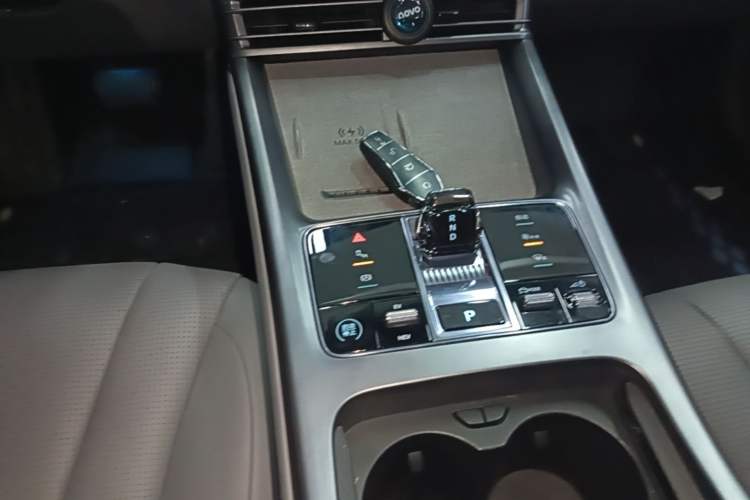 Used BYD Seal 07 DM-i 2025 DM-i 1.5L 125km Luxury Model Gear Lever