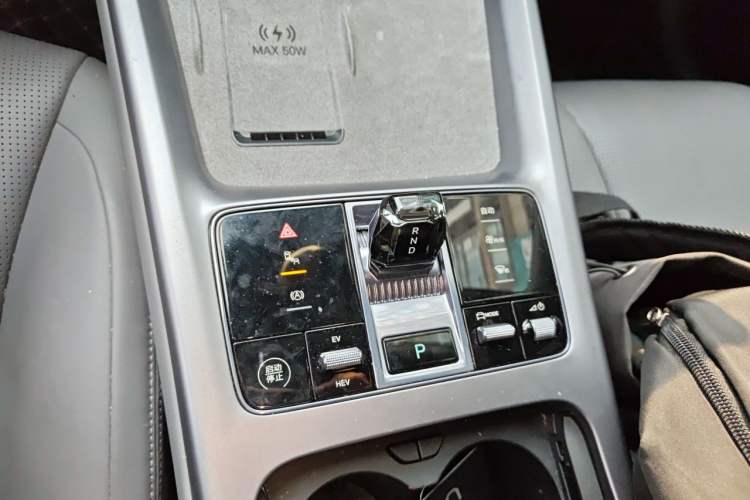 Used BYD Seal 07 DM-i 2025 DM-i 1.5L 125km Luxury Model Gear Lever