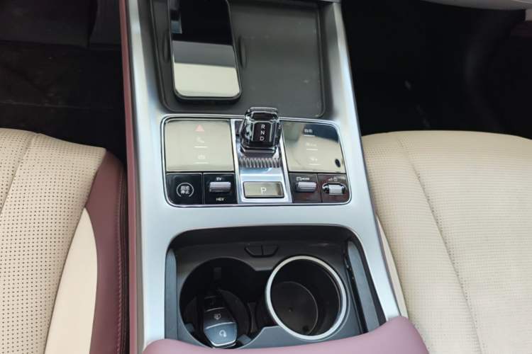 Used BYD Seal 07 DM-i 2025 DM-i 1.5L 125km Luxury Model Gear Lever