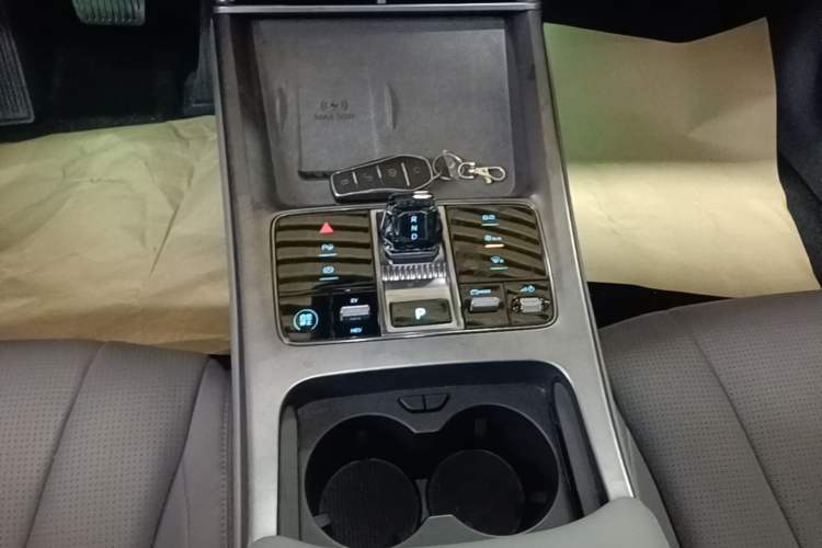 Used BYD Seal 07 DM-i 2025 Intelligent Driving Version DM-i 1.5L 125 km Prestige Edition Gear Lever