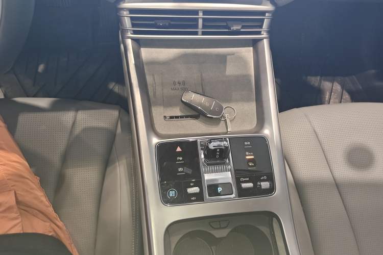 Used BYD Seal 07 DM-i 2025 Intelligent Driving Version DM-i 1.5L 125 km Prestige Edition Gear Lever