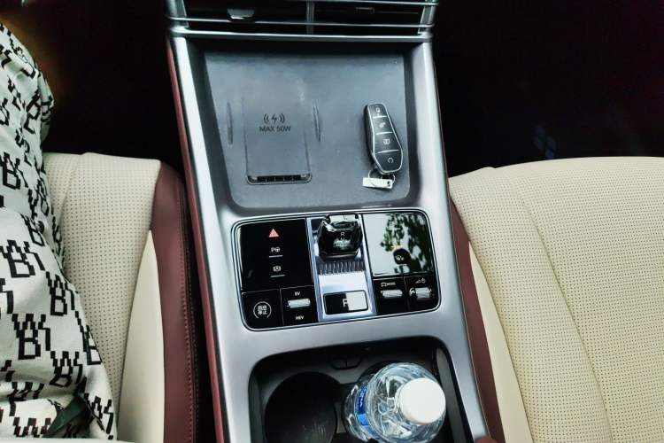 Used BYD Seal 07 DM-i 2025 Intelligent Driving Version DM-i 1.5L 125 km Prestige Edition Gear Lever