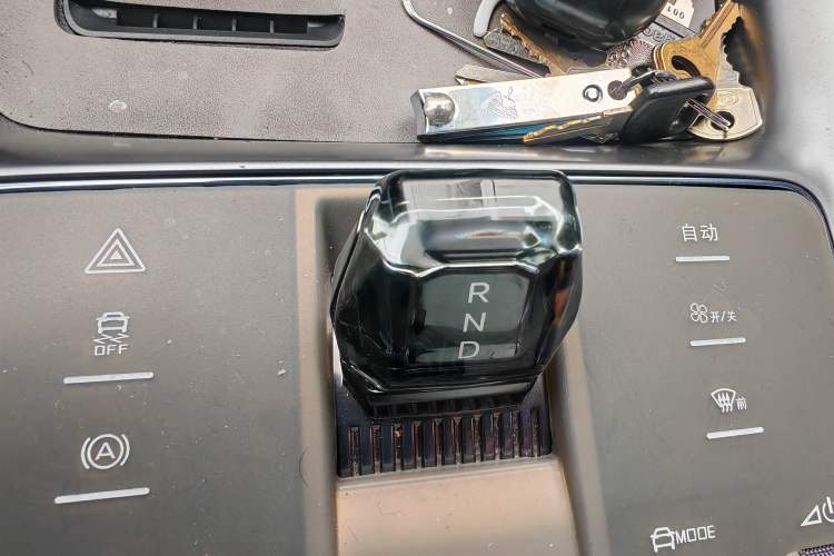 Used BYD Seal 07 DM-i 2025 Intelligent Driving Version DM-i 1.5L 125 km Luxury Edition Gear Lever