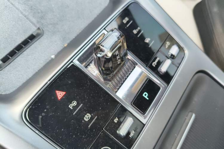 Used BYD Seal 07 DM-i 2025 Intelligent Driving Version DM-i 1.5L 125 km Luxury Edition Gear Lever