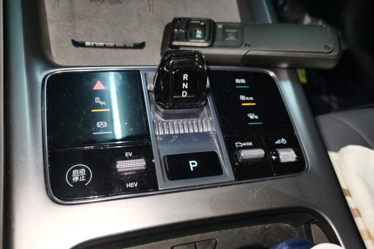 Used BYD Seal 07 DM-i 2025 DM-i 1.5L 125km Luxury Model Gear Lever