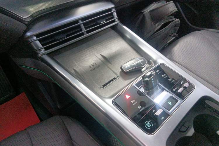Used BYD Seal 07 DM-i 2025 Intelligent Driving Version DM-i 1.5L 125 km Prestige Edition Gear Lever