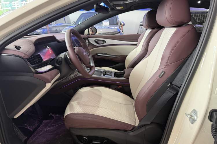 Used BYD Seal 07 DM-i 2025 Intelligent Driving Version DM-i 1.5L 125 km Prestige Edition Interior 4
