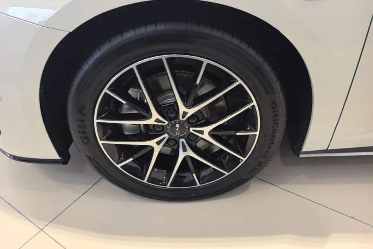 Used BYD Seal 07 DM-i 2025 Intelligent Driving Version DM-i 1.5L 125 km Prestige Edition Left Front Wheel Hub