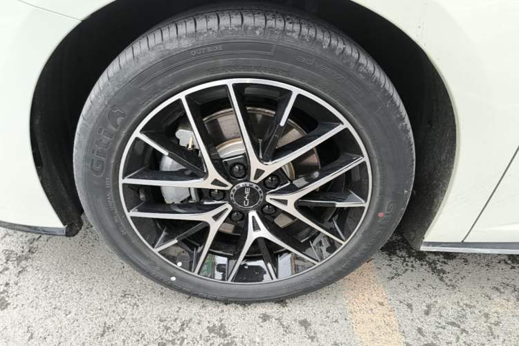 Used BYD Seal 07 DM-i 2025 DM-i 1.5L 125km Luxury Model Left Front Wheel Hub