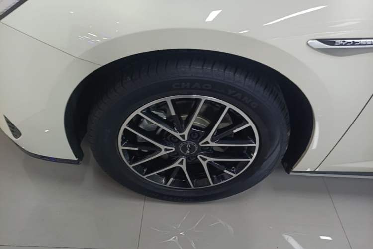 Used BYD Seal 07 DM-i 2025 DM-i 1.5L 70km Elite Model Left Front Wheel Hub