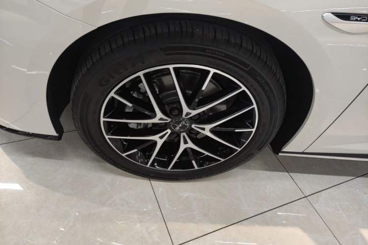 Used BYD Seal 07 DM-i 2025 DM-i 1.5L 125km Luxury Model Left Front Wheel Hub