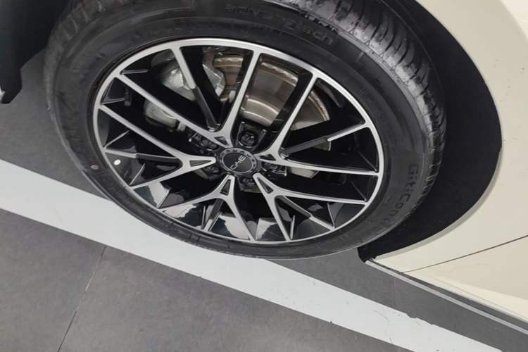 Used BYD Seal 07 DM-i 2025 Intelligent Driving Version DM-i 1.5L 125 km Prestige Edition Left Front Wheel Hub