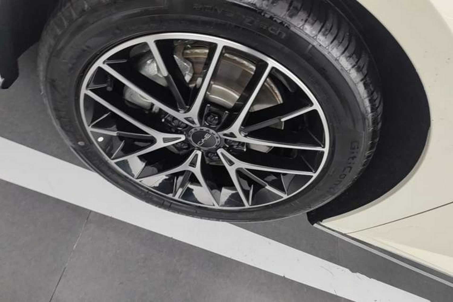 Used BYD Seal 07 DM-i 2025 Intelligent Driving Version DM-i 1.5L 125 km Prestige Edition Left Front Wheel Hub