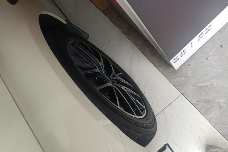 Used BYD Seal 07 DM-i 2025 Intelligent Driving Version DM-i 1.5L 125 km Luxury Edition Left Front Wheel Hub