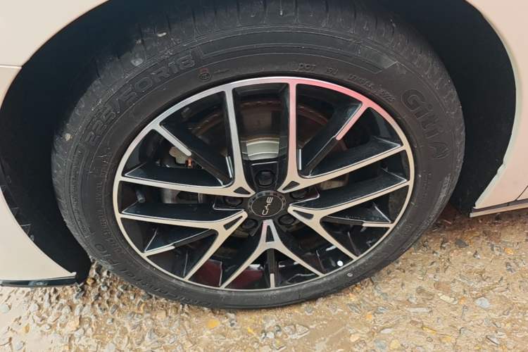 Used BYD Seal 07 DM-i 2025 Intelligent Driving Version DM-i 1.5L 125 km Luxury Edition Left Front Wheel Hub