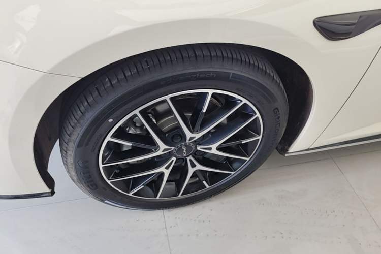 Used BYD Seal 07 DM-i 2025 Intelligent Driving Version DM-i 1.5L 125 km Prestige Edition Left Front Wheel Hub