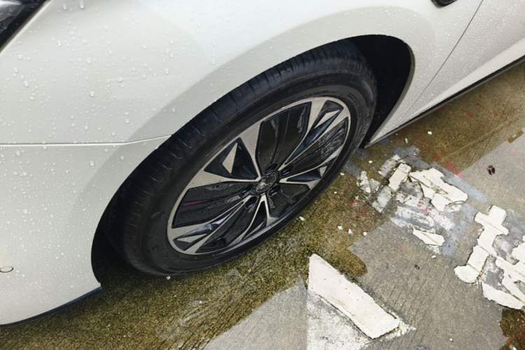Used BYD Seal 07 DM-i 2025 Intelligent Driving Version DM-i 1.5T 125 km Range Flagship Edition Left Front Wheel Hub