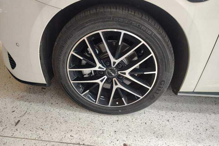 Used BYD Seal 07 DM-i 2025 Intelligent Driving Version DM-i 1.5L 125 km Prestige Edition Left Front Wheel Hub