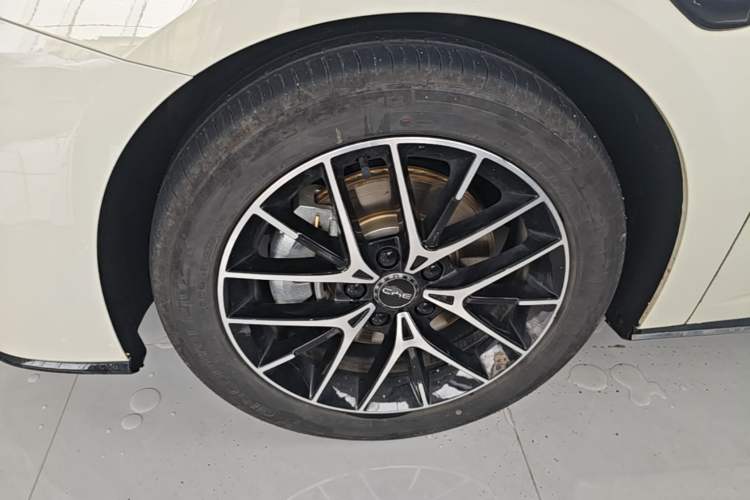 Used BYD Seal 07 DM-i 2025 DM-i 1.5L 125km Prestige Model Left Front Wheel Hub