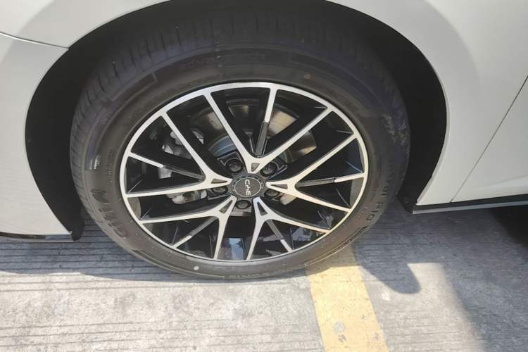Used BYD Seal 07 DM-i 2025 DM-i 1.5L 125km Elite Model Left Front Wheel Hub