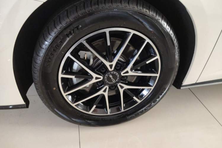 Used BYD Seal 07 DM-i 2025 DM-i 1.5L 70km Elite Model Left Front Wheel Hub