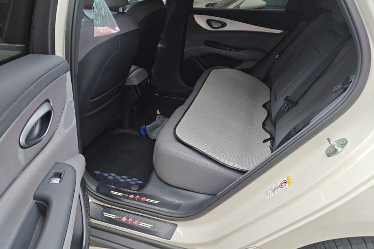 Used BYD Seal 07 DM-i 2025 Intelligent Driving Version DM-i 1.5L 125 km Luxury Edition Left Rear Seat