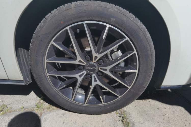 Used BYD Seal 07 DM-i 2025 DM-i 1.5T 125km Flagship Model Right Front Wheel Hub