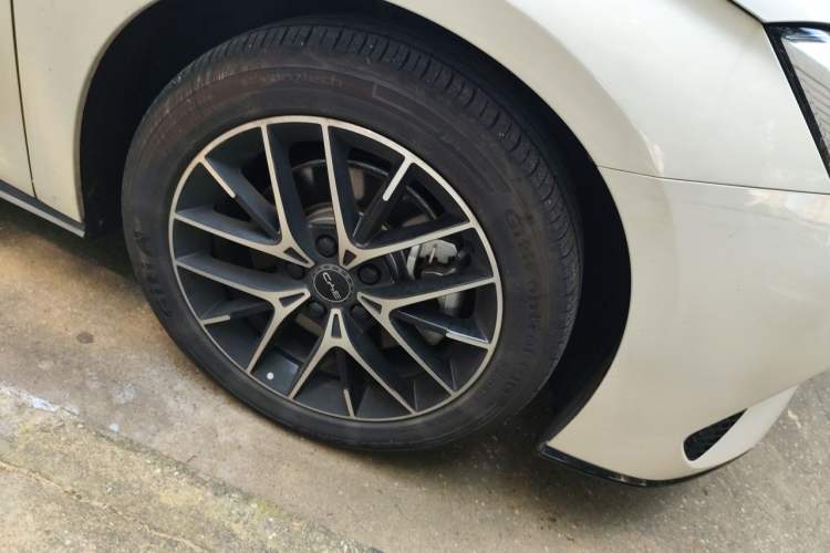 Used BYD Seal 07 DM-i 2025 Intelligent Driving Version DM-i 1.5L 125 km Prestige Edition Right Front Wheel Hub