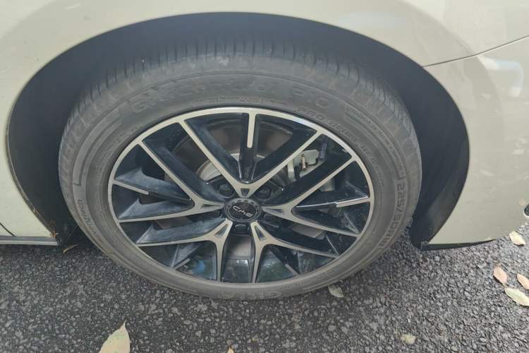 Used BYD Seal 07 DM-i 2025 DM-i 1.5L 125km Luxury Model Right Front Wheel Hub