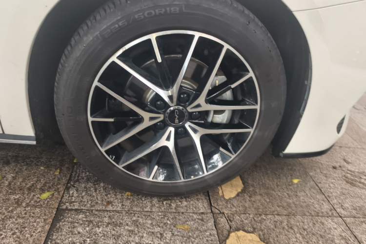 Used BYD Seal 07 DM-i 2025 DM-i 1.5L 125km Luxury Model Right Front Wheel Hub