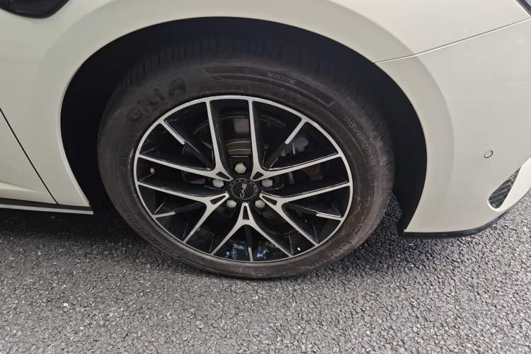 Used BYD Seal 07 DM-i 2025 Intelligent Driving Version DM-i 1.5L 125 km Luxury Edition Right Front Wheel Hub