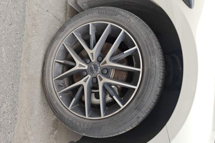 Used BYD Seal 07 DM-i 2025 Intelligent Driving Version DM-i 1.5L 125 km Luxury Edition Right Front Wheel Hub