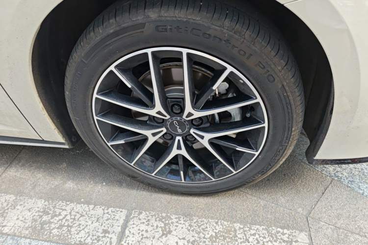 Used BYD Seal 07 DM-i 2025 DM-i 1.5L 125km Luxury Model Right Front Wheel Hub