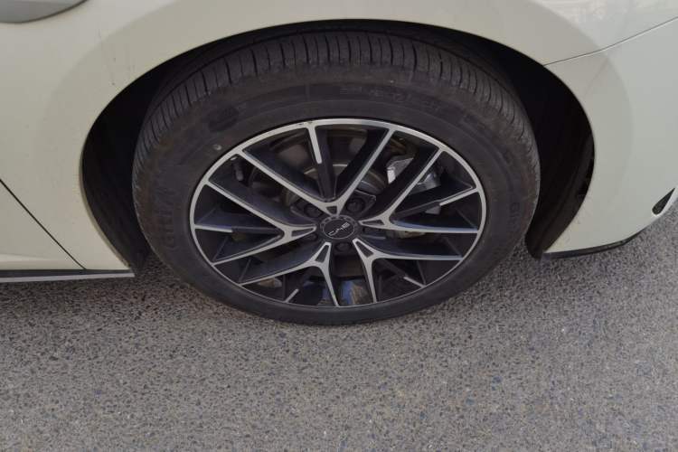 Used BYD Seal 07 DM-i 2025 DM-i 1.5L 125km Luxury Model Right Front Wheel Hub